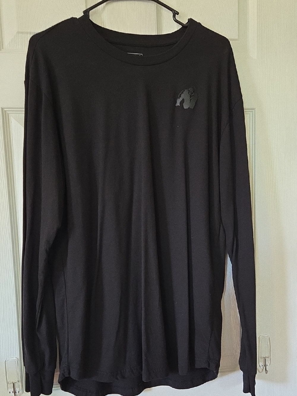 Gorilla Wear Men's Black Long-Sleeve Crew Neck Shirt